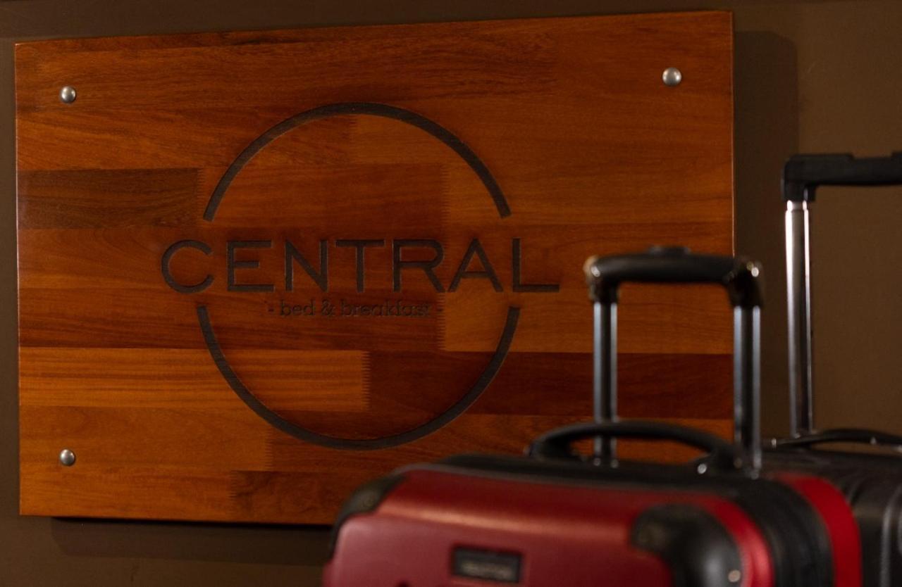 Central Bed & Breakfast イキトス エクステリア 写真