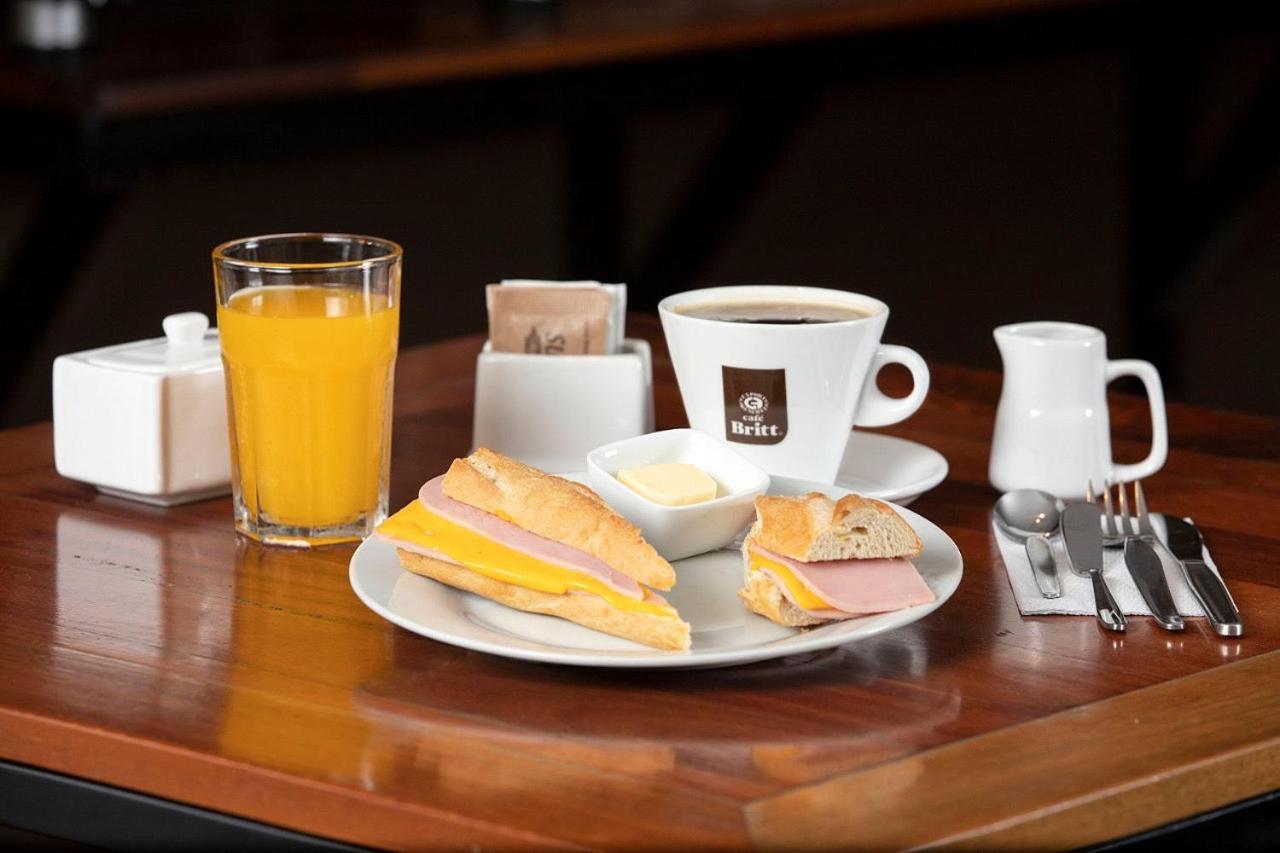 Central Bed & Breakfast イキトス エクステリア 写真