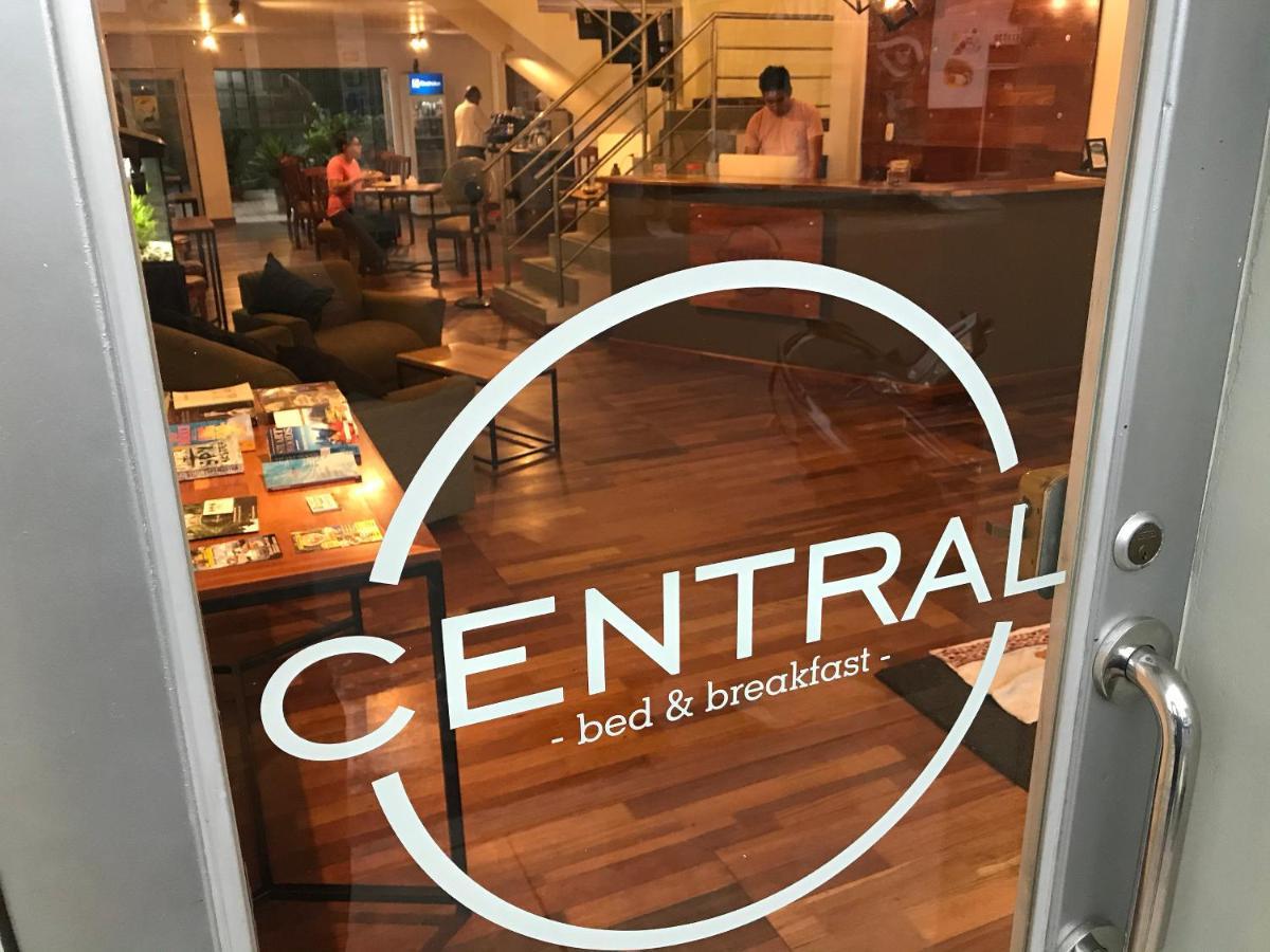 Central Bed & Breakfast イキトス エクステリア 写真